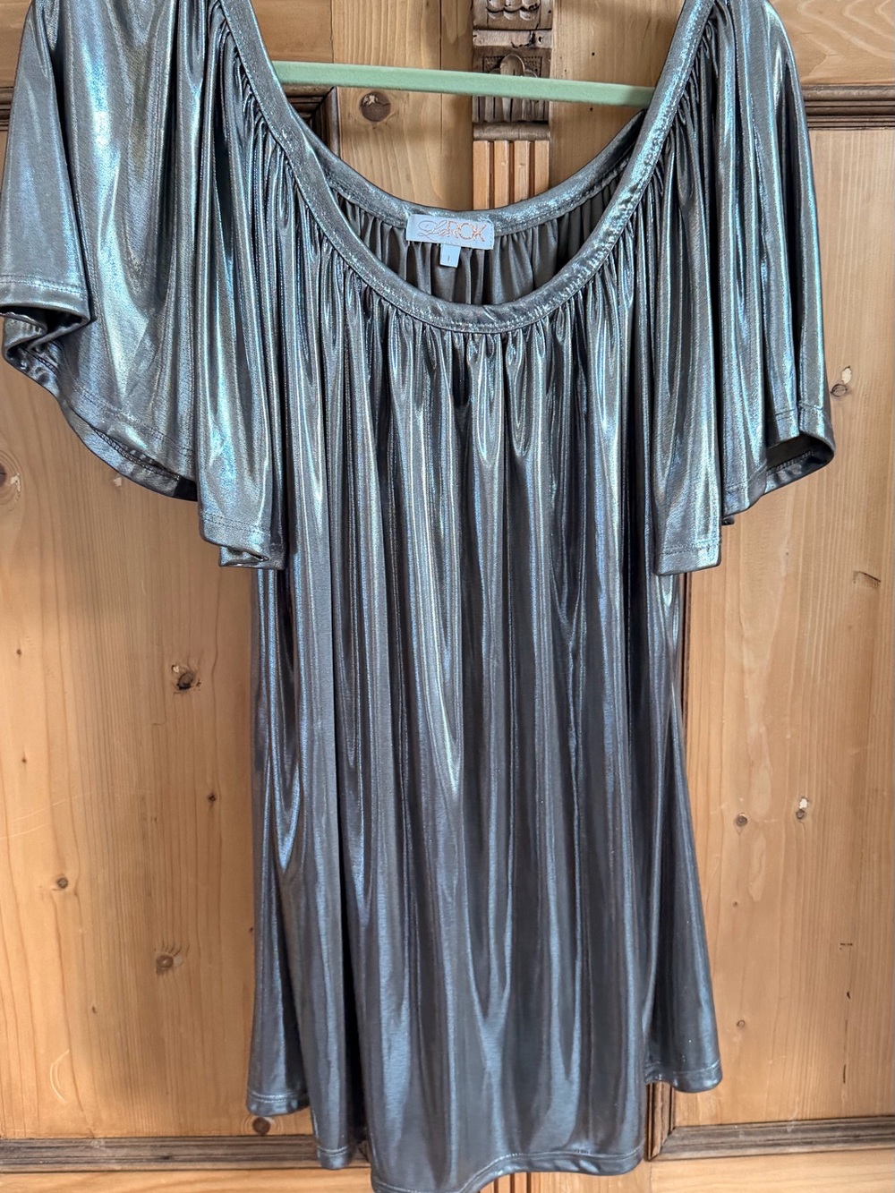 NWOT LaRok Liquid Metallic Silver Women's Flutter Sleeve Top